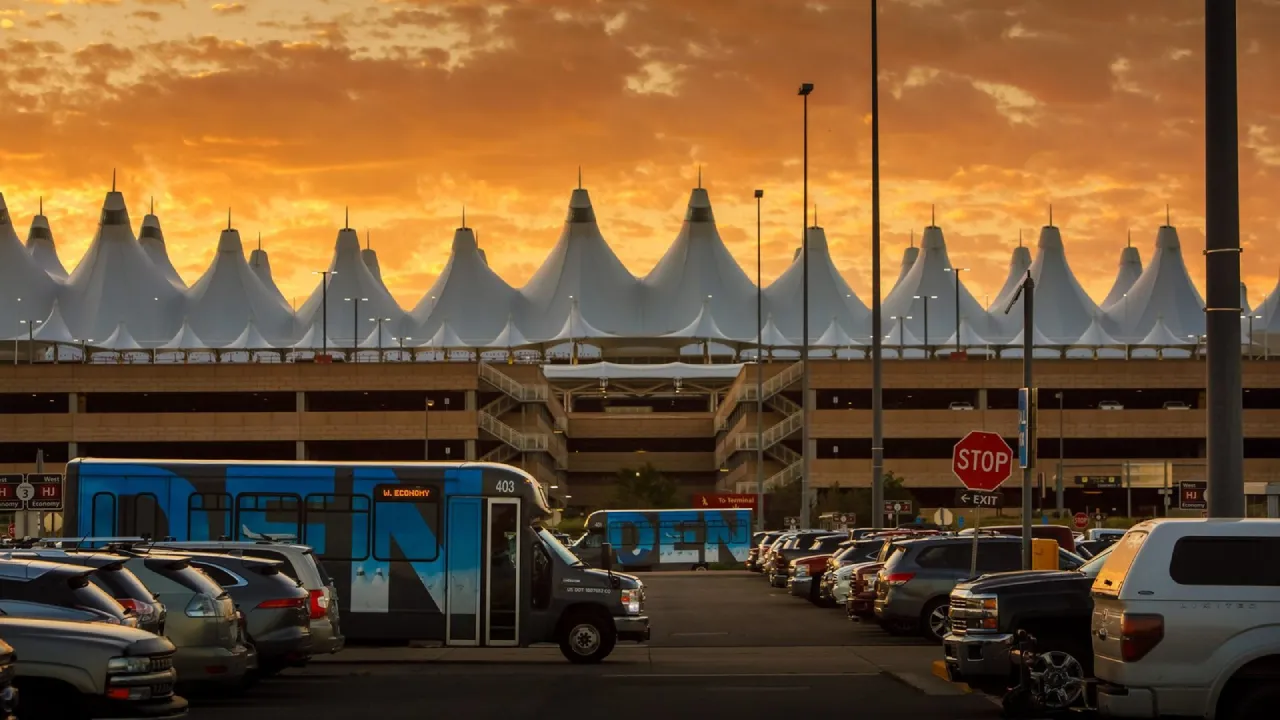 Fox Rent A Car Denver Airport in Colorado: Rental Policies, Location, and Deals